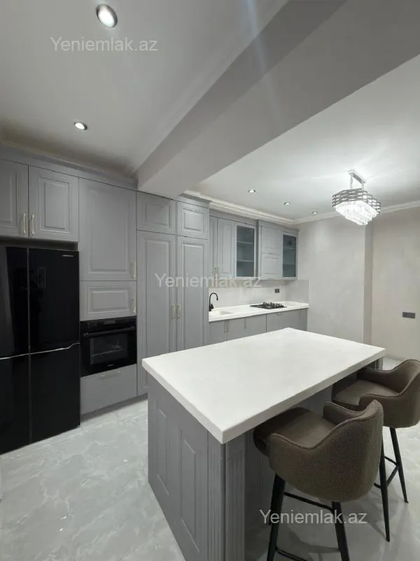 Satılır 3 otaqlı yeni tikili 140 m²