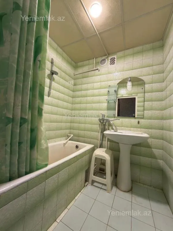 Satılır 5 otaqlı köhnə tikili 110 m²