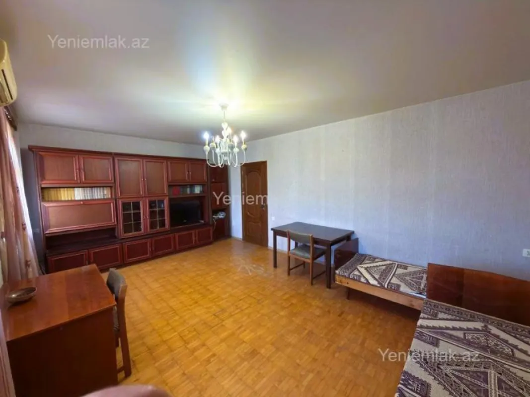 Satılır 5 otaqlı köhnə tikili 110 m²