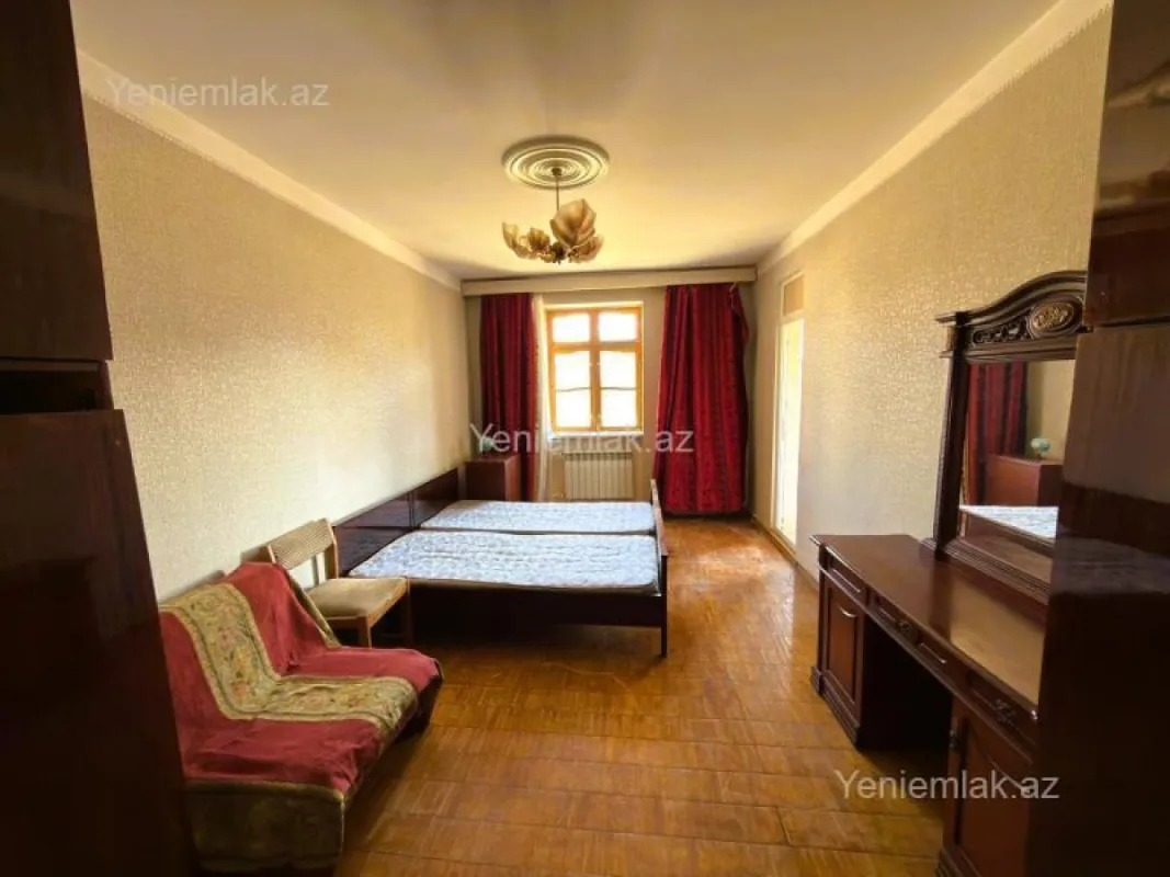 Satılır 5 otaqlı köhnə tikili 110 m²