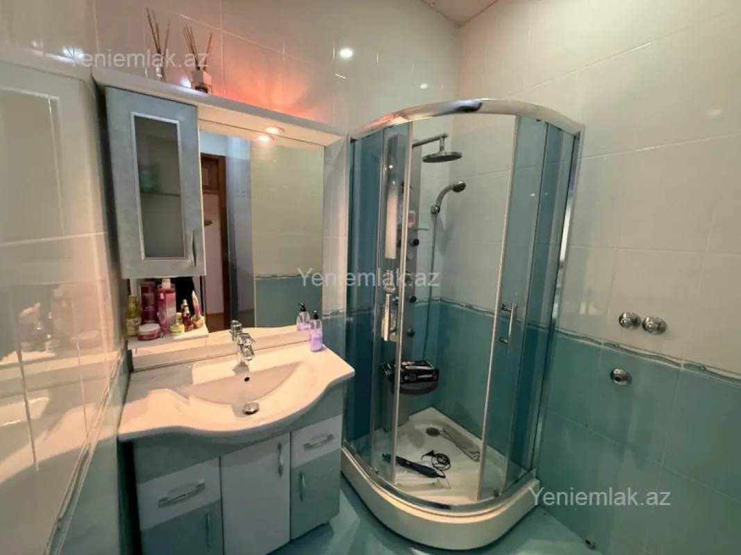 Satılır 6 otaqlı həyət evi 220 m²