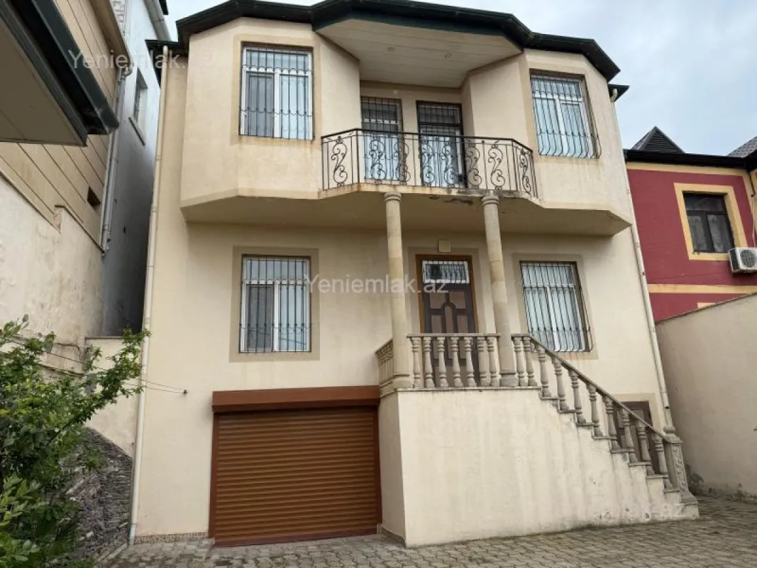 Satılır 6 otaqlı həyət evi 220 m²