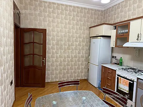 Satılır 6 otaqlı həyət evi 220 m²