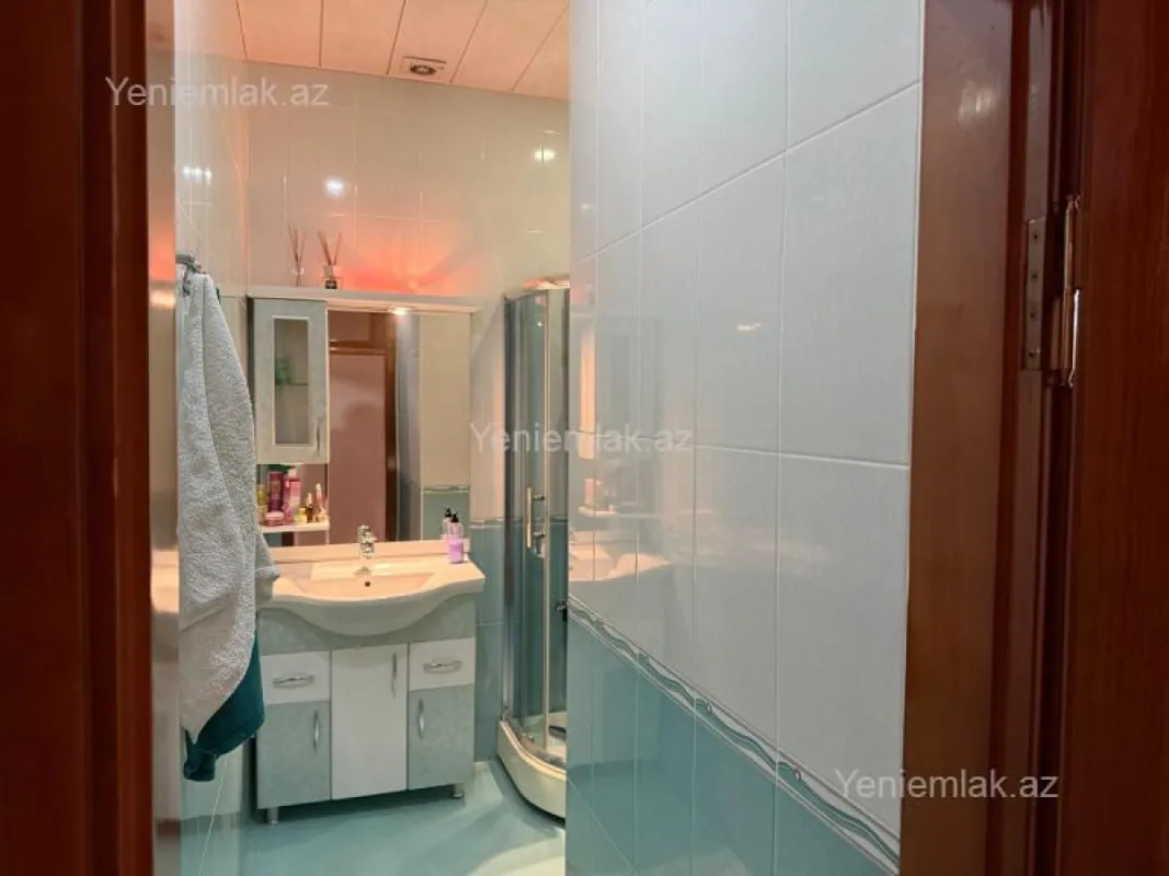 Satılır 6 otaqlı həyət evi 220 m²