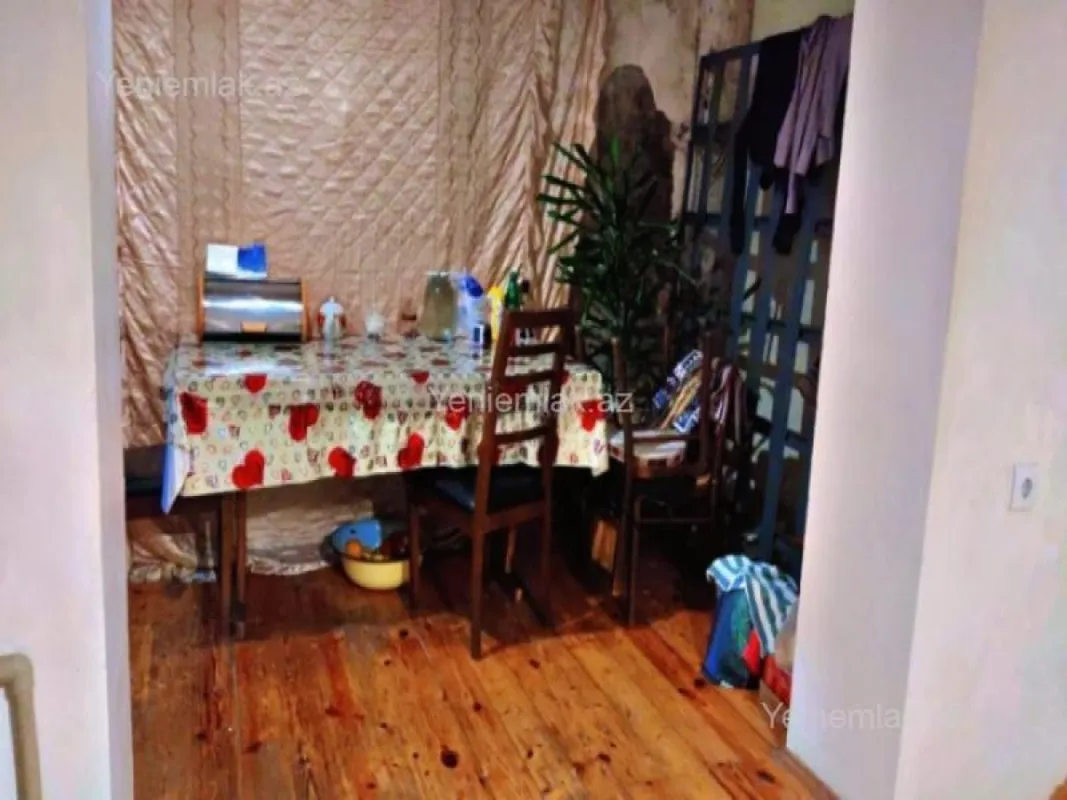 Satılır 3 otaqlı köhnə tikili 75 m²