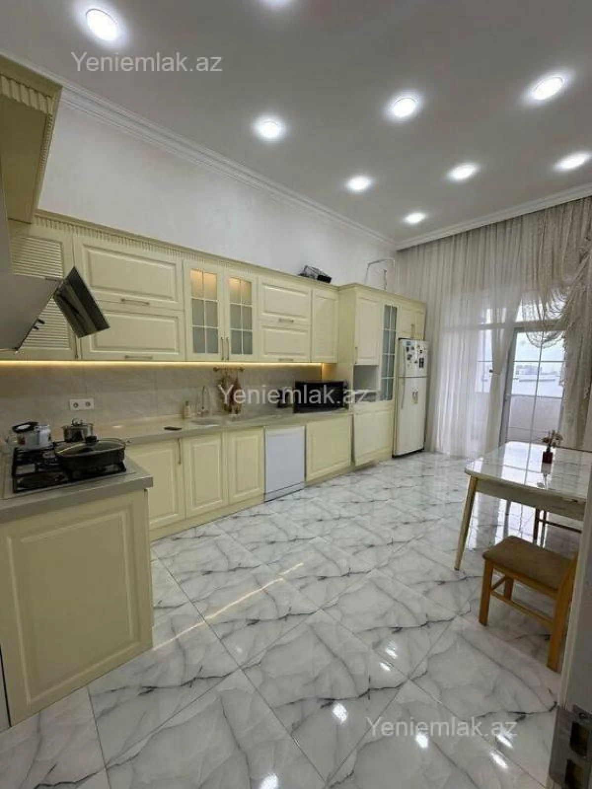 Satılır 3 otaqlı yeni tikili 140 m²