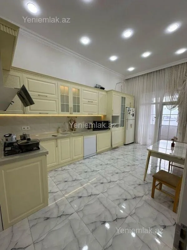 Satılır 3 otaqlı yeni tikili 140 m²