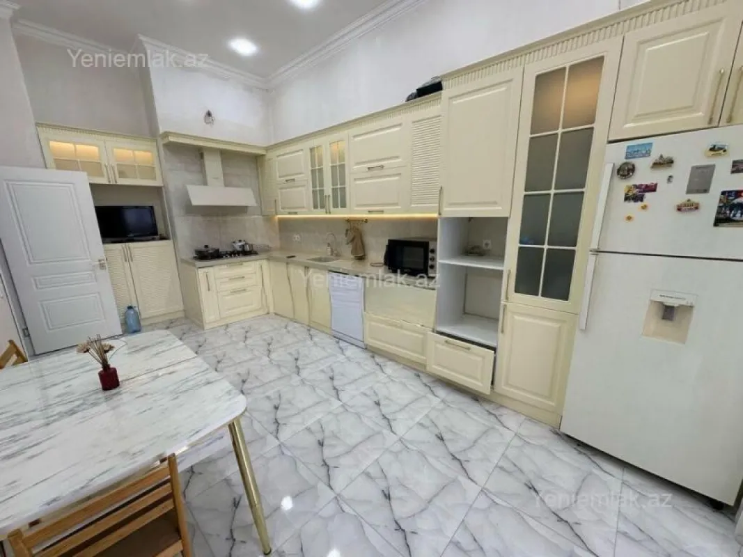 Satılır 3 otaqlı yeni tikili 140 m²