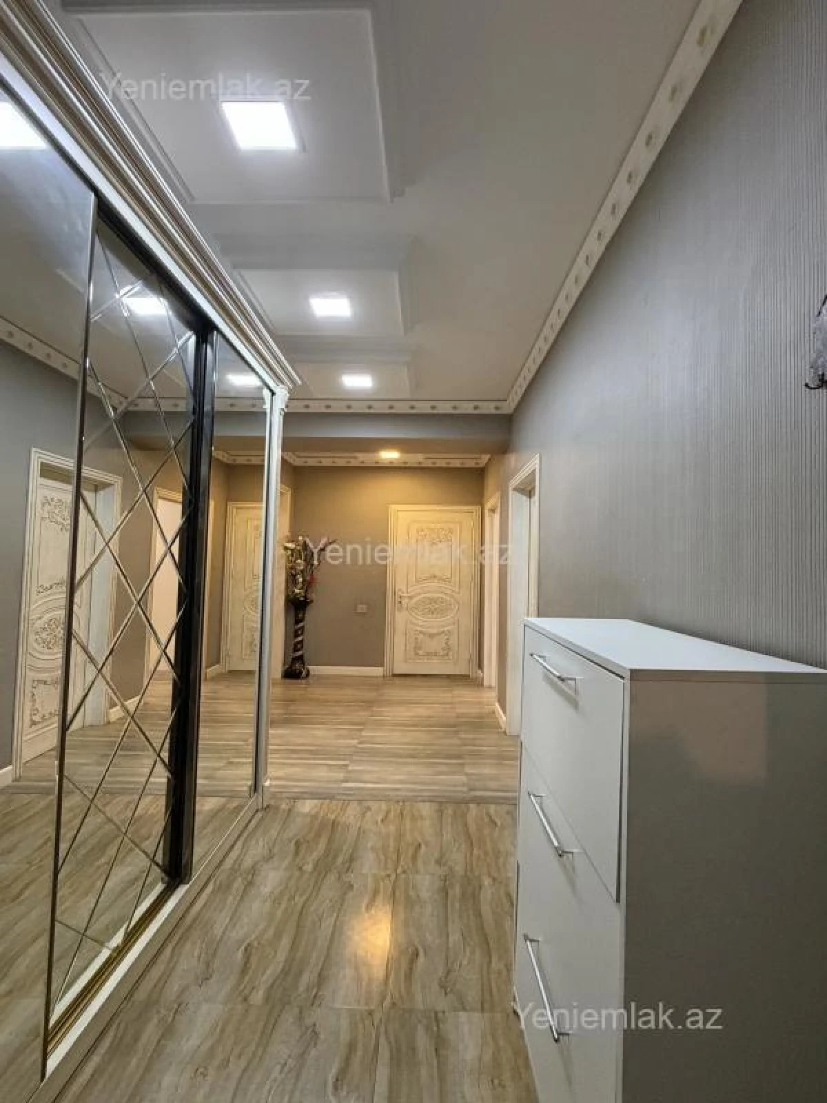 Satılır 4 otaqlı yeni tikili 120 m²