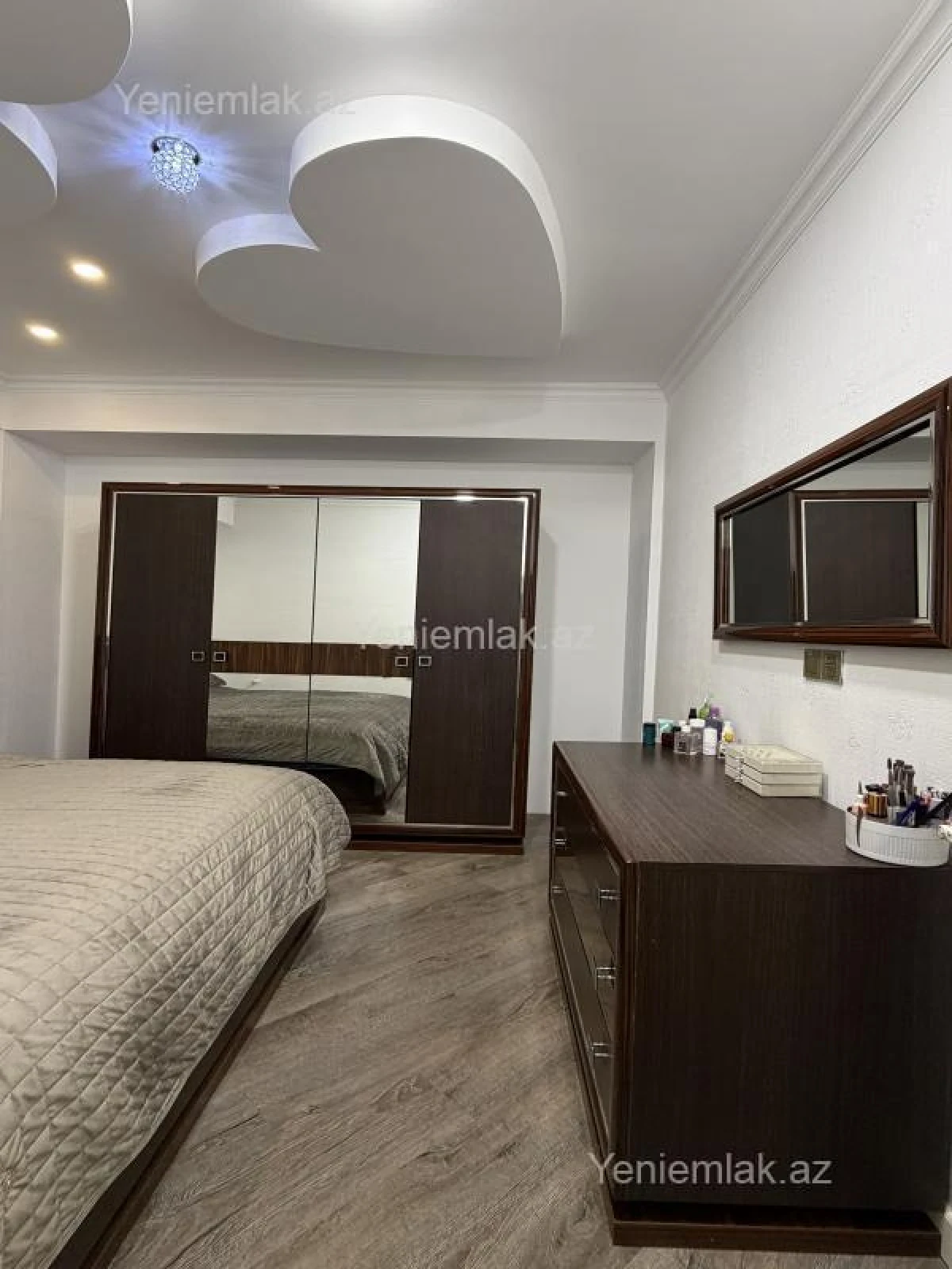 Satılır 4 otaqlı yeni tikili 120 m²
