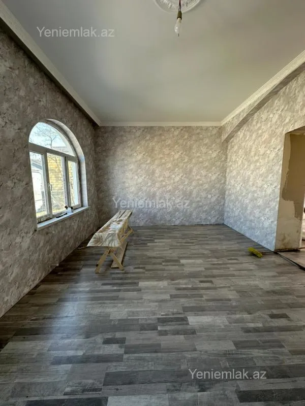 Satılır 5 otaqlı həyət evi 180 m²