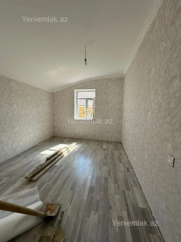 Satılır 5 otaqlı həyət evi 180 m²