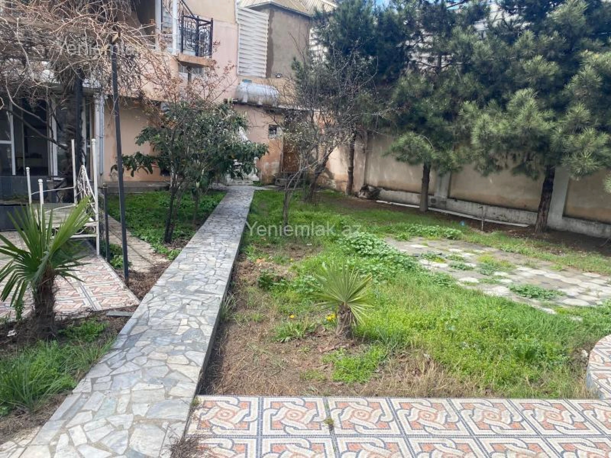 Satılır 10 otaqlı həyət evi 320 m²