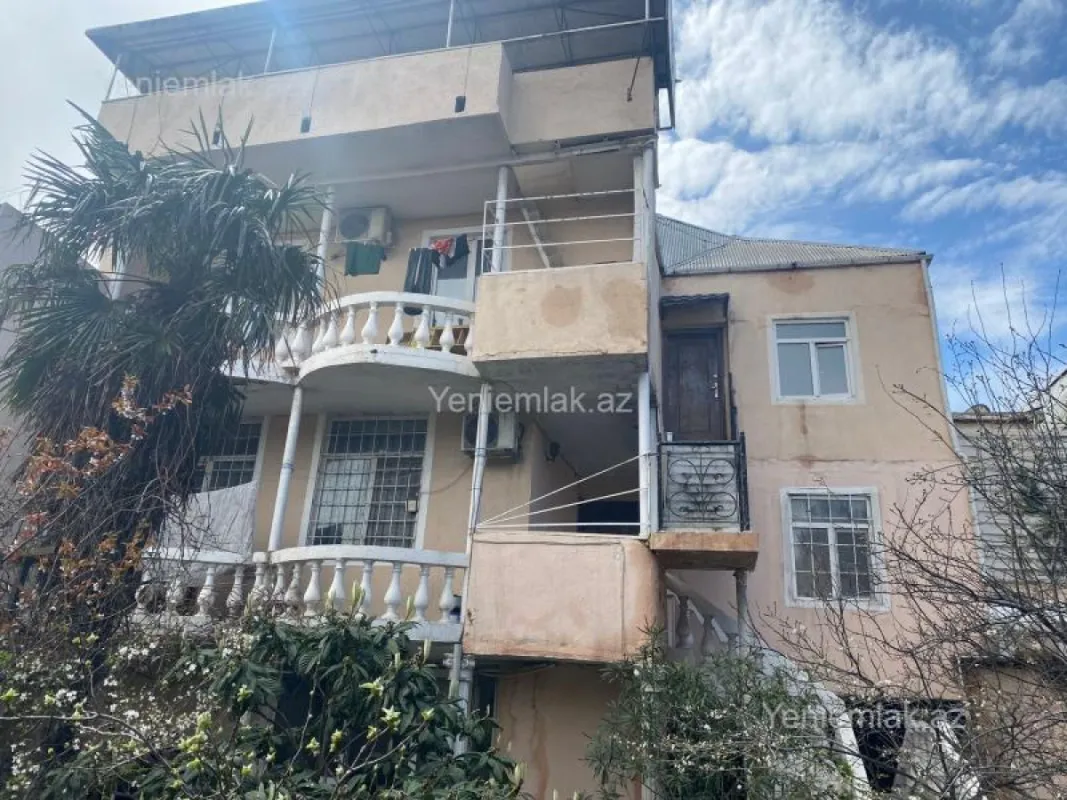 Satılır 10 otaqlı həyət evi 320 m²