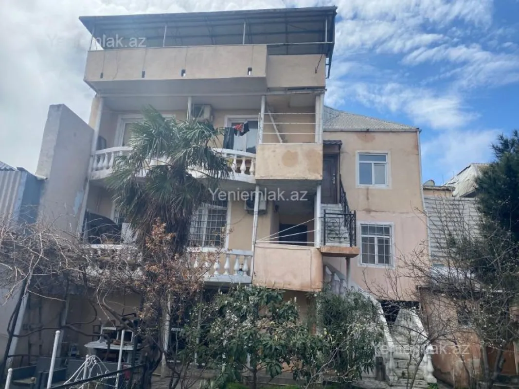 Satılır 10 otaqlı həyət evi 320 m²