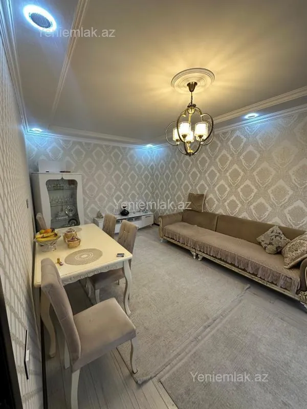 Satılır 4 otaqlı həyət evi 200 m²
