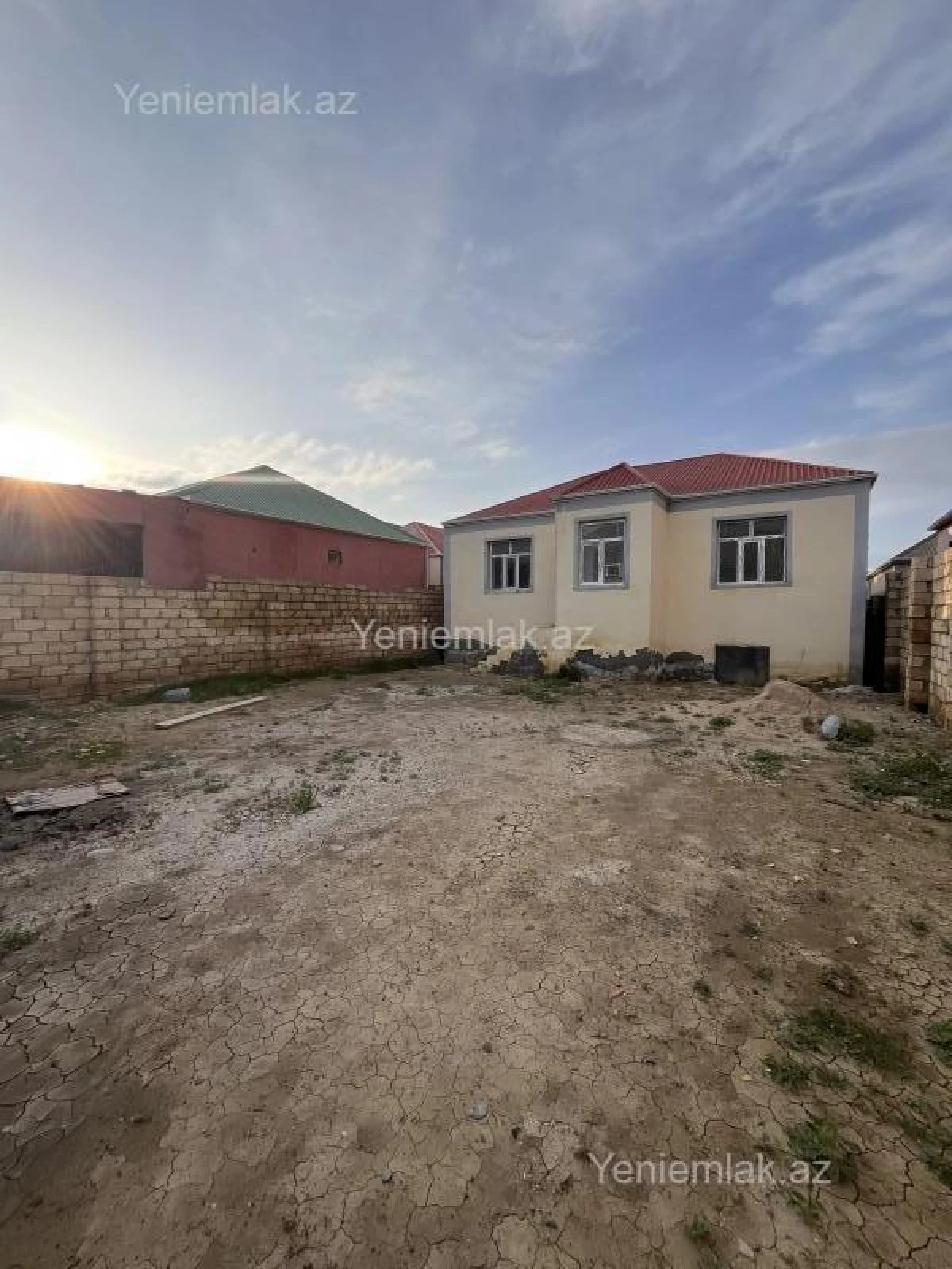 Satılır 4 otaqlı həyət evi 121 m²