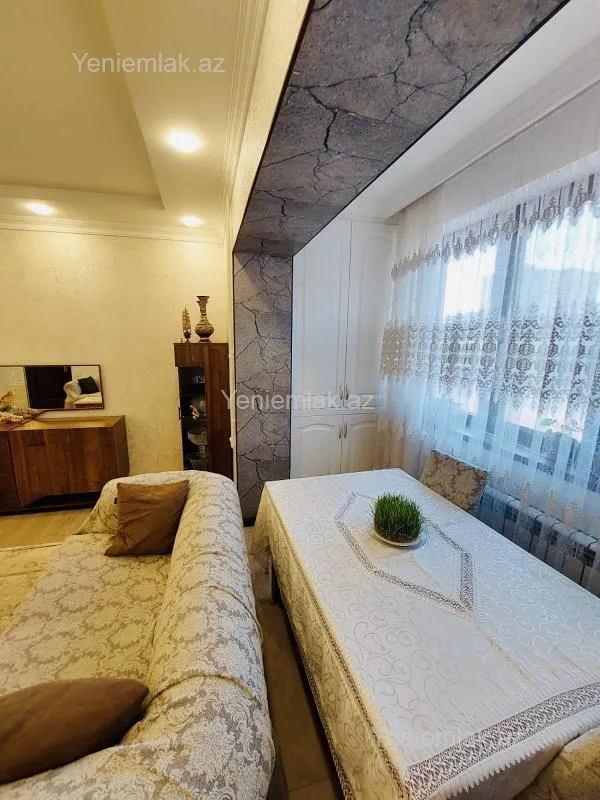 Satılır 4 otaqlı köhnə tikili 120 m²