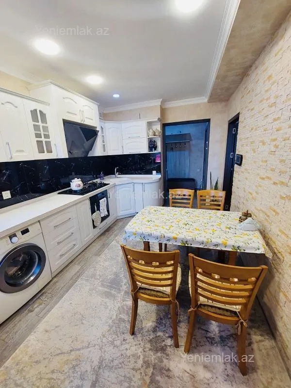 Satılır 4 otaqlı köhnə tikili 120 m²