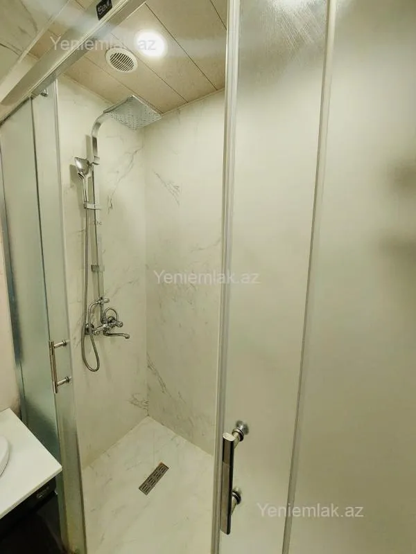 Satılır 4 otaqlı köhnə tikili 120 m²