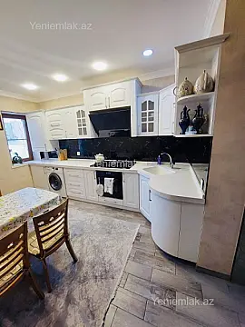 Satılır 4 otaqlı köhnə tikili 120 m²