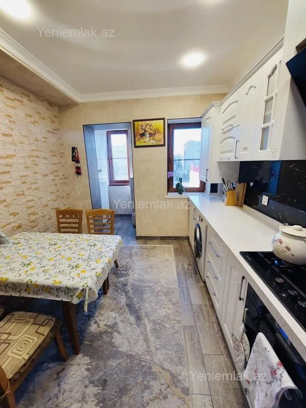 Satılır 4 otaqlı köhnə tikili 120 m²