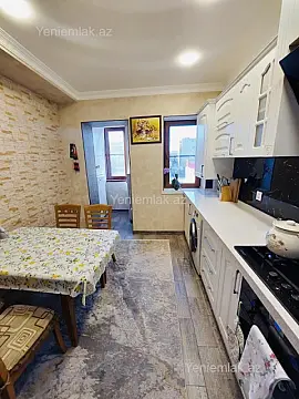 Satılır 4 otaqlı köhnə tikili 120 m²