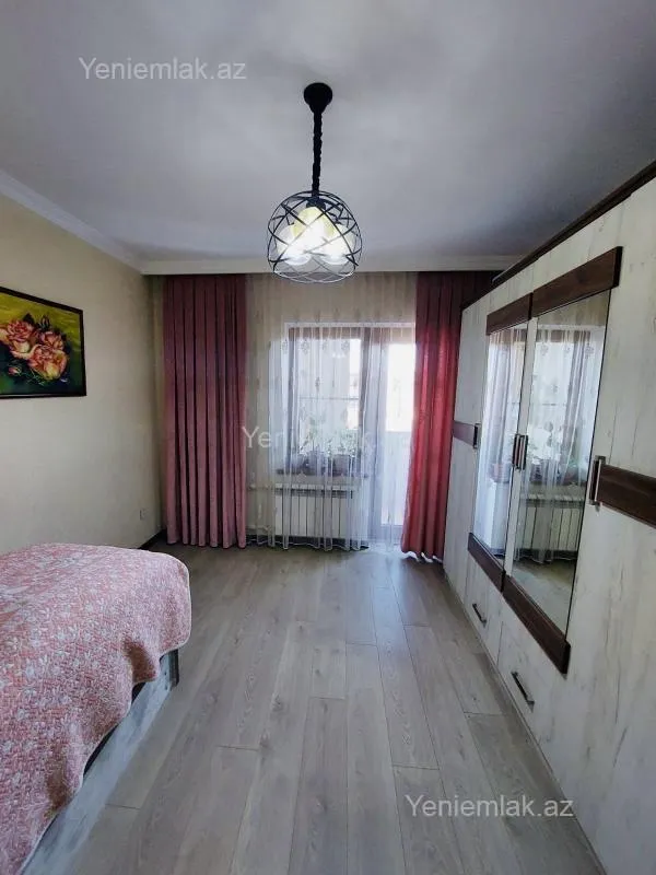 Satılır 4 otaqlı köhnə tikili 120 m²