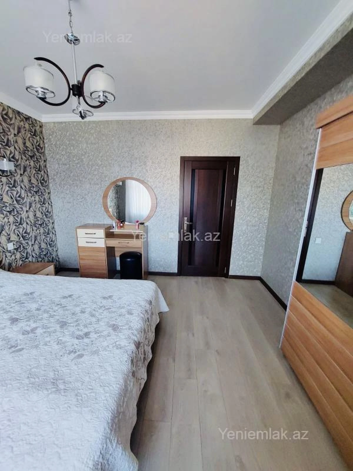 Satılır 4 otaqlı köhnə tikili 120 m²