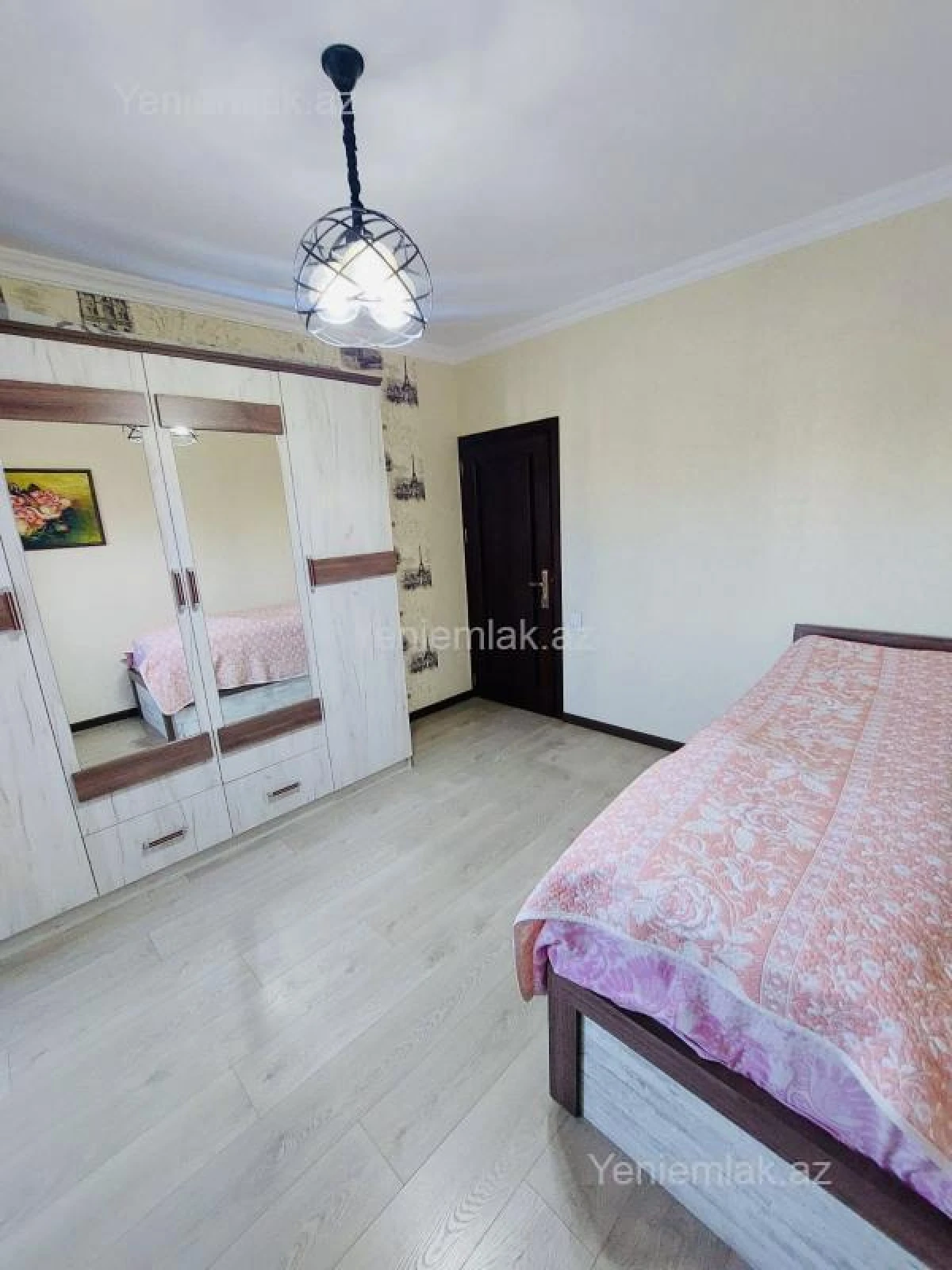 Satılır 4 otaqlı köhnə tikili 120 m²