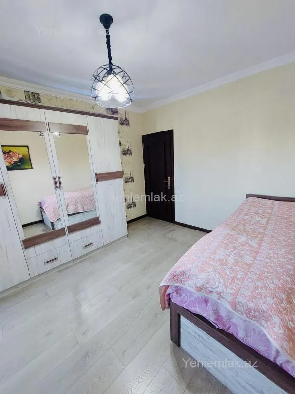Satılır 4 otaqlı köhnə tikili 120 m²
