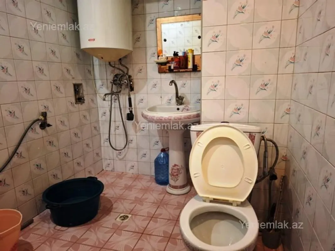 Satılır 1 otaqlı köhnə tikili 32 m²