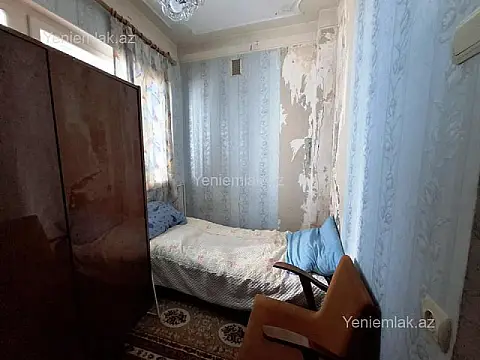 Satılır 1 otaqlı köhnə tikili 32 m²