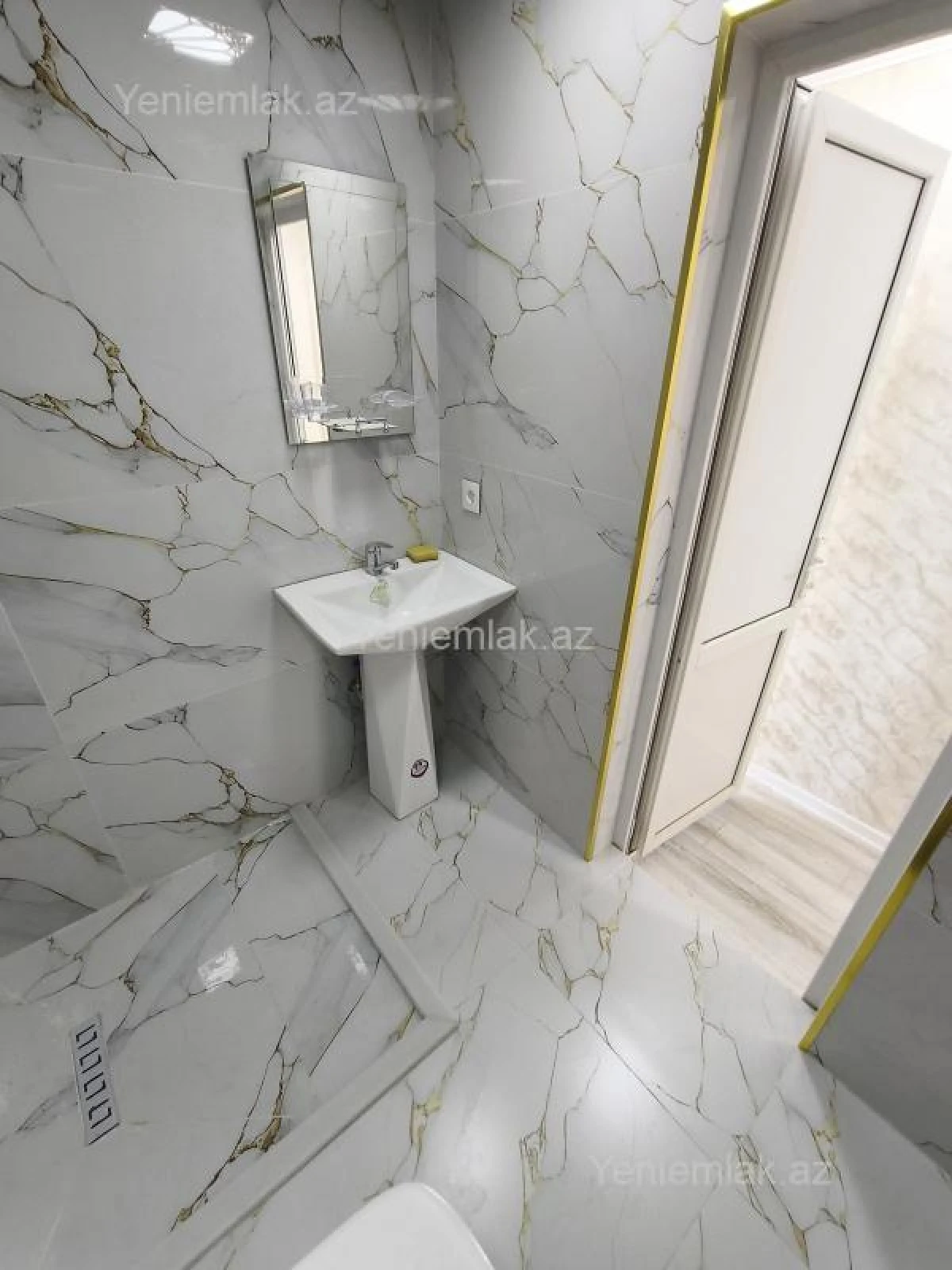 Satılır 1 otaqlı köhnə tikili 30 m²