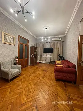 Satılır 4 otaqlı köhnə tikili 125 m²