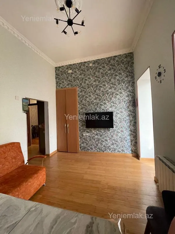 Satılır 4 otaqlı köhnə tikili 125 m²