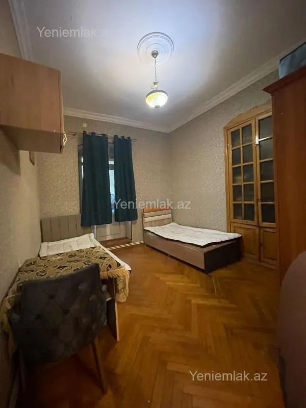 Satılır 4 otaqlı köhnə tikili 125 m²