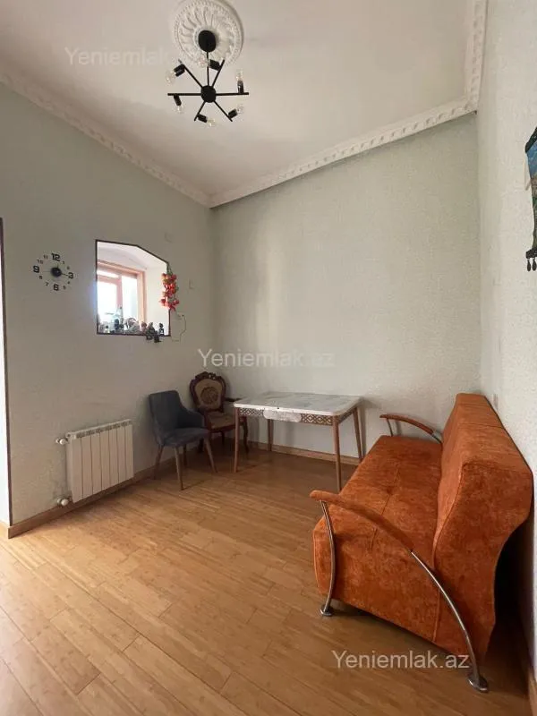 Satılır 4 otaqlı köhnə tikili 125 m²
