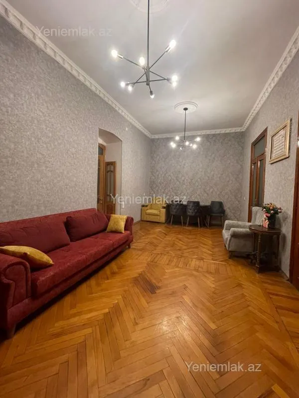 Satılır 4 otaqlı köhnə tikili 125 m²