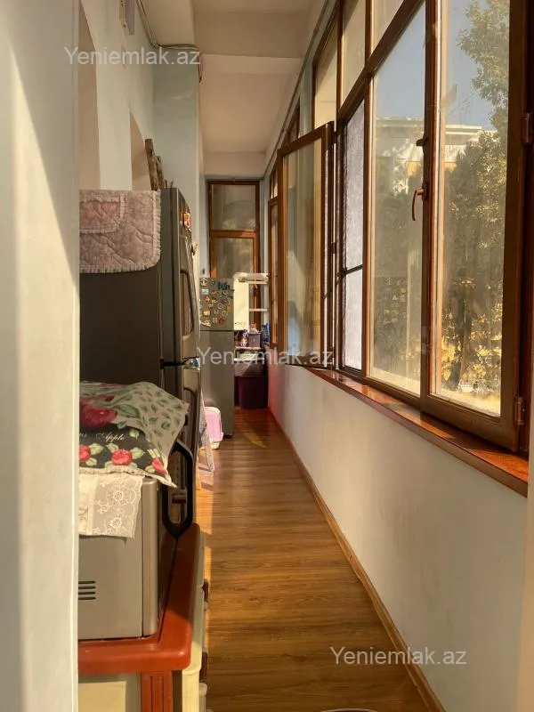 Satılır 4 otaqlı köhnə tikili 125 m²