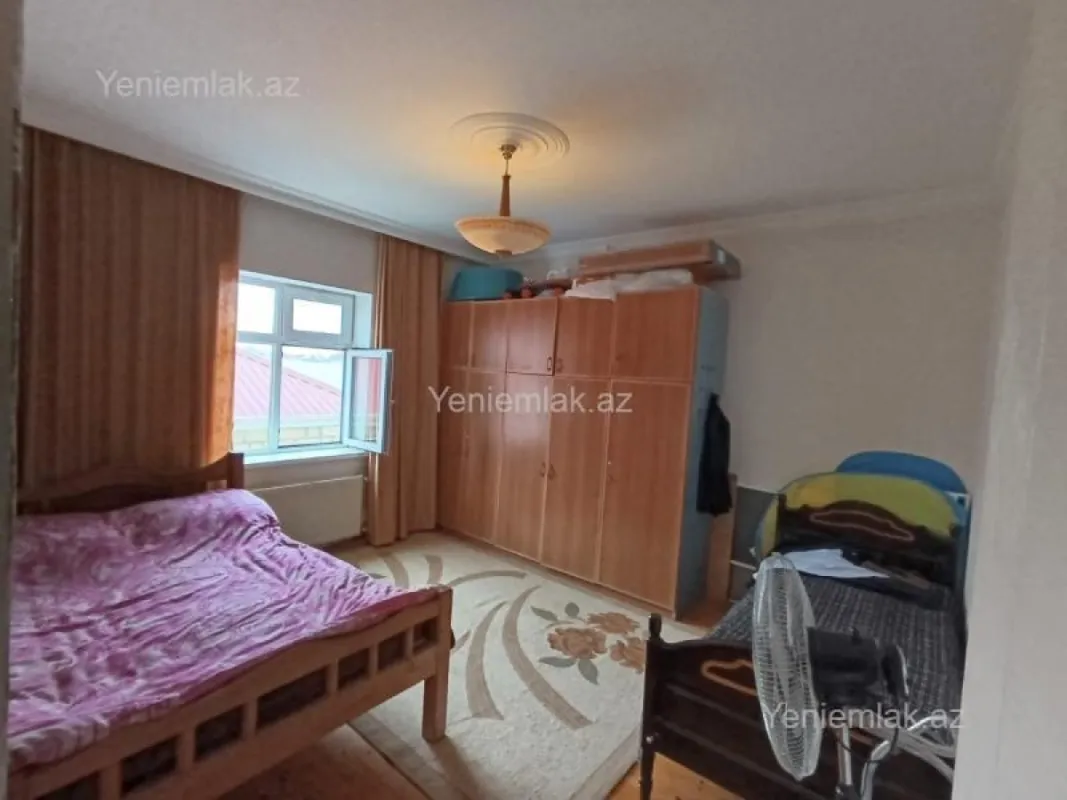 Satılır 6 otaqlı həyət evi 200 m²