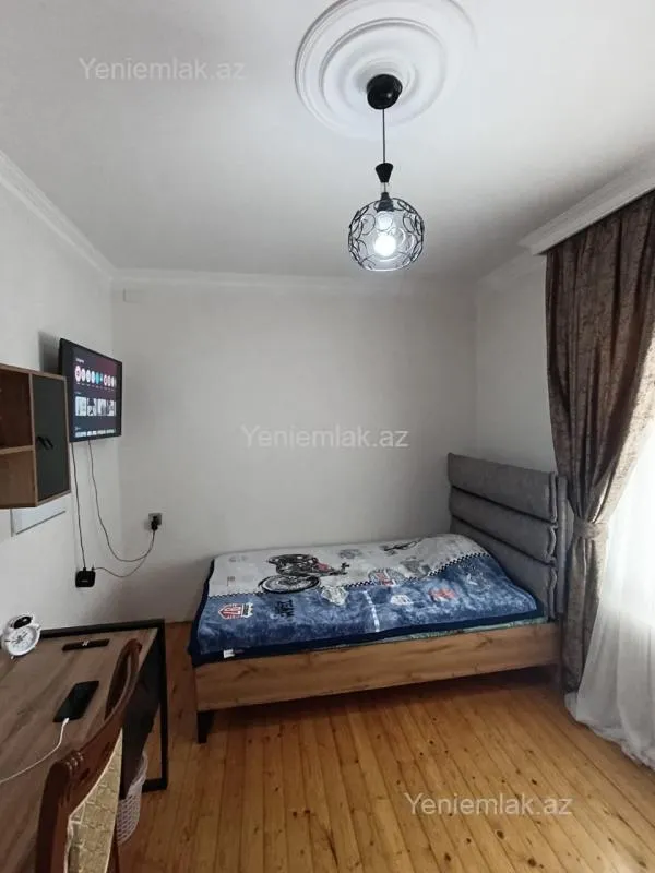 Satılır 6 otaqlı həyət evi 200 m²