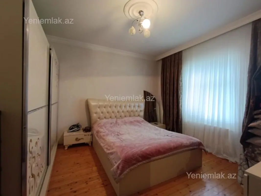 Satılır 6 otaqlı həyət evi 200 m²