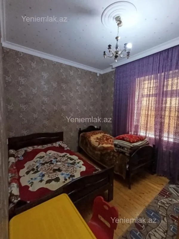 Satılır 6 otaqlı həyət evi 200 m²