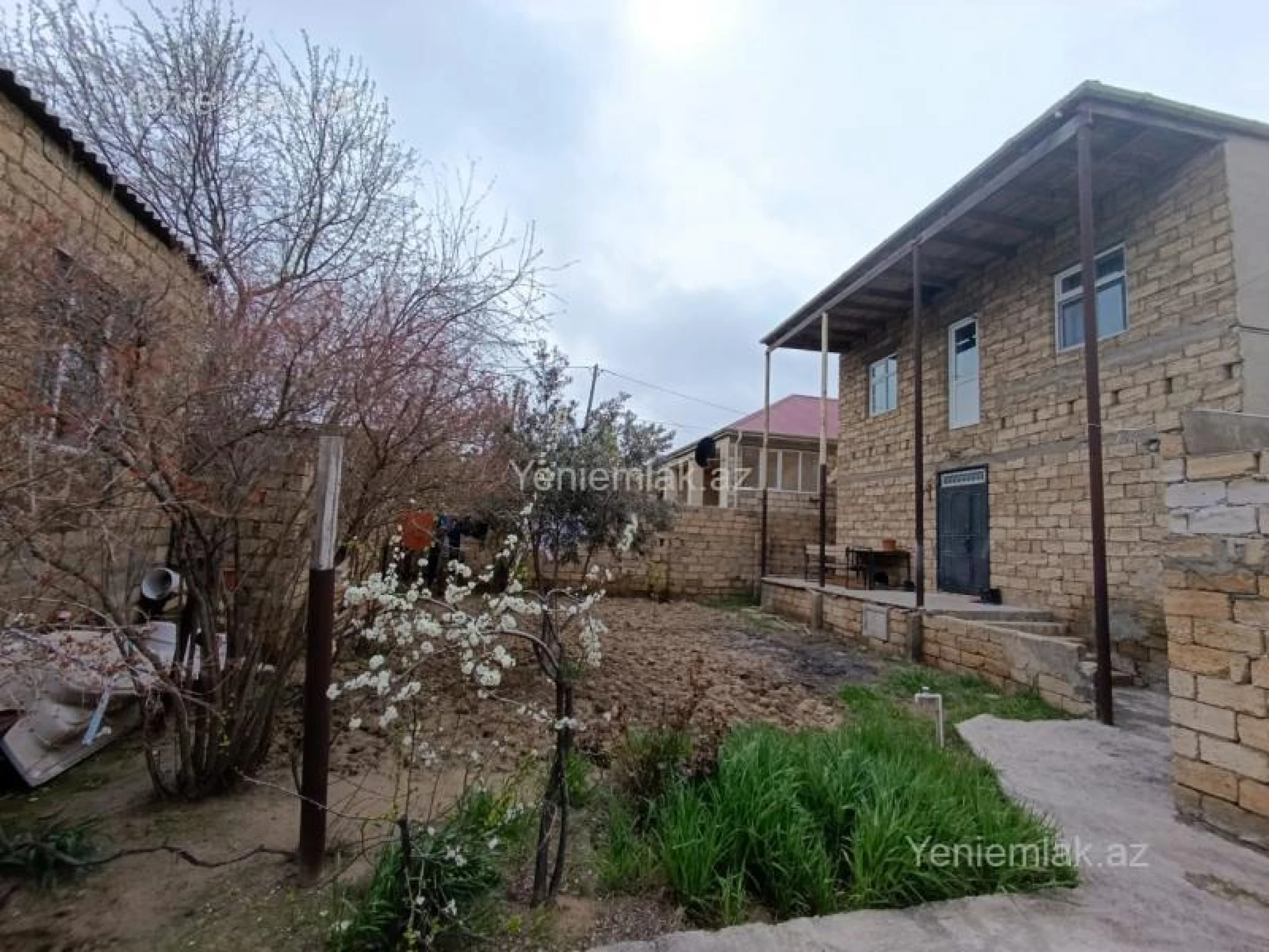 Satılır 6 otaqlı həyət evi 200 m²