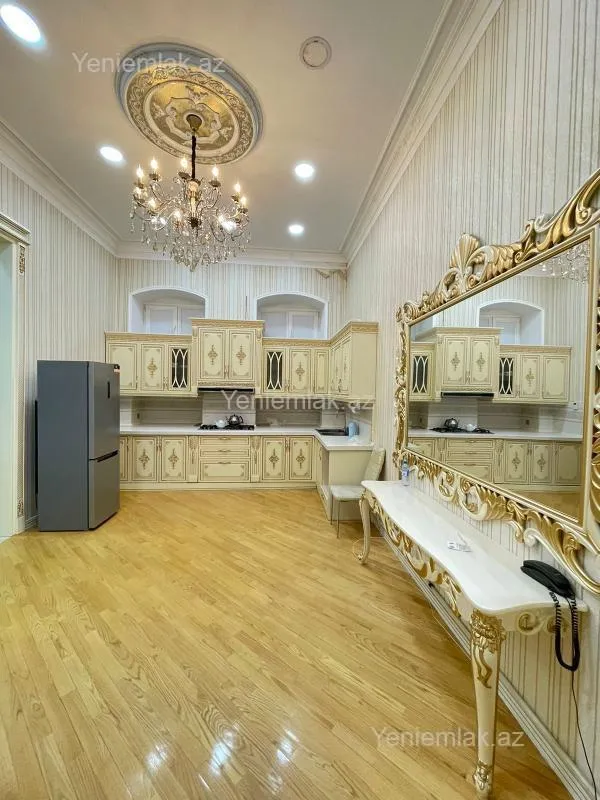 Satılır 3 otaqlı köhnə tikili 100 m²