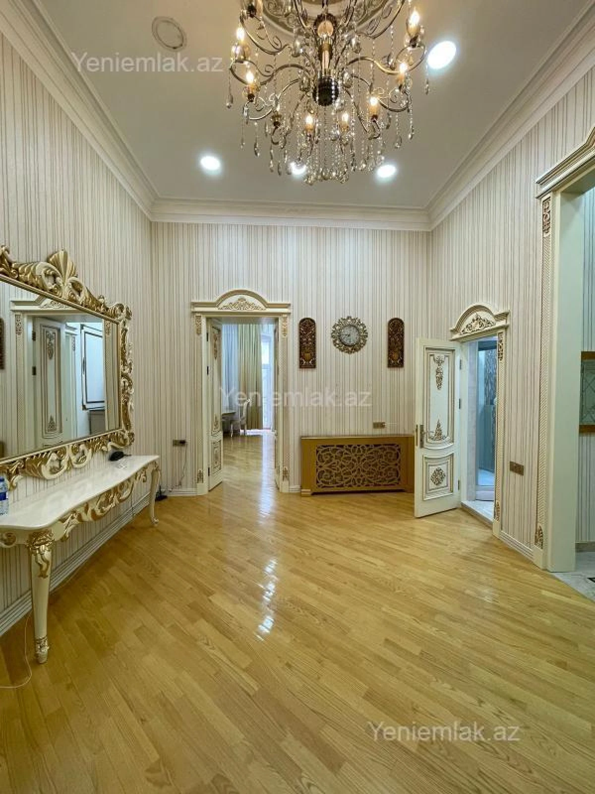 Satılır 3 otaqlı köhnə tikili 100 m²