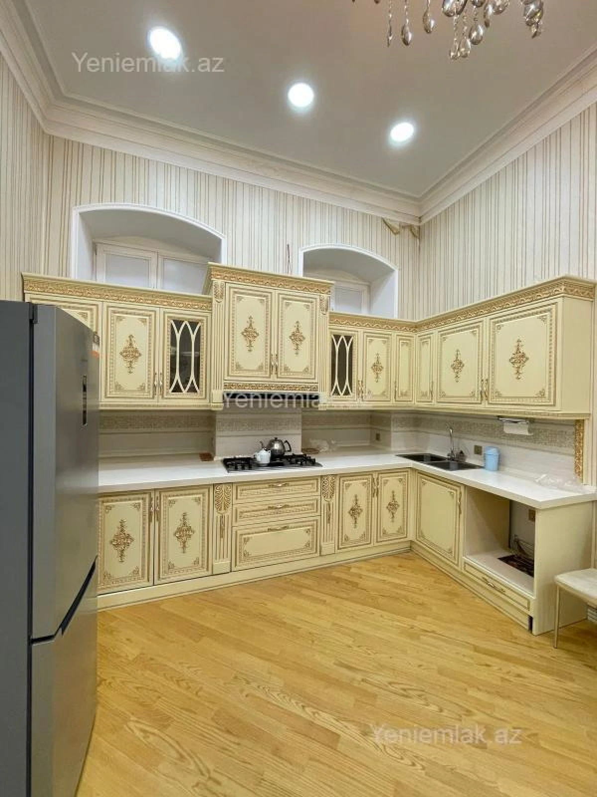 Satılır 3 otaqlı köhnə tikili 100 m²