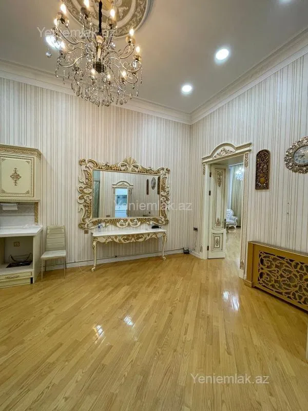 Satılır 3 otaqlı köhnə tikili 100 m²