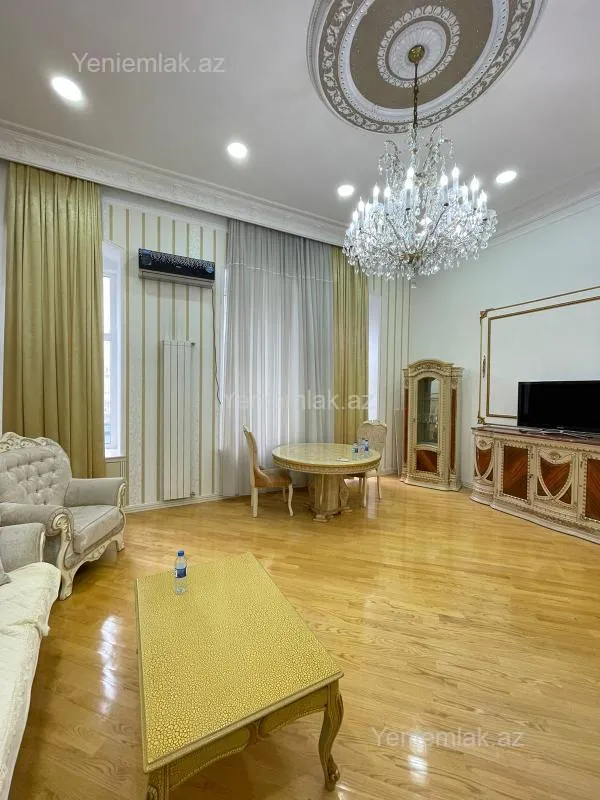 Satılır 3 otaqlı köhnə tikili 100 m²